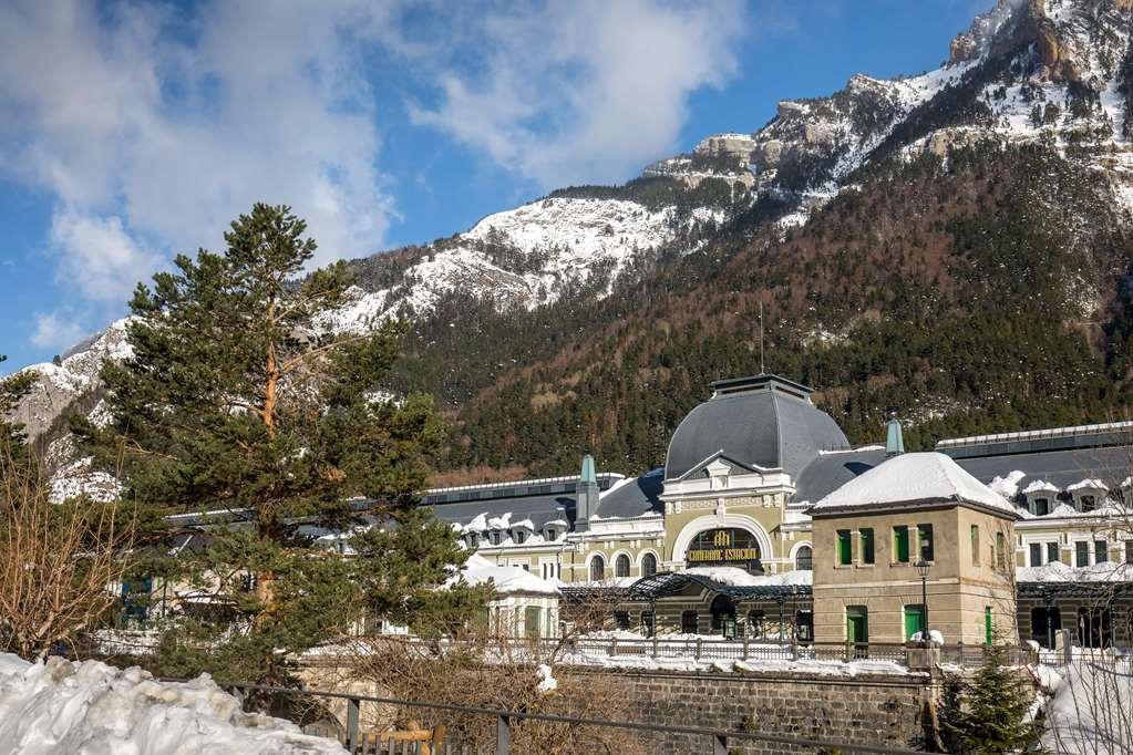Canfranc Estacion Huesca Bagian luar foto